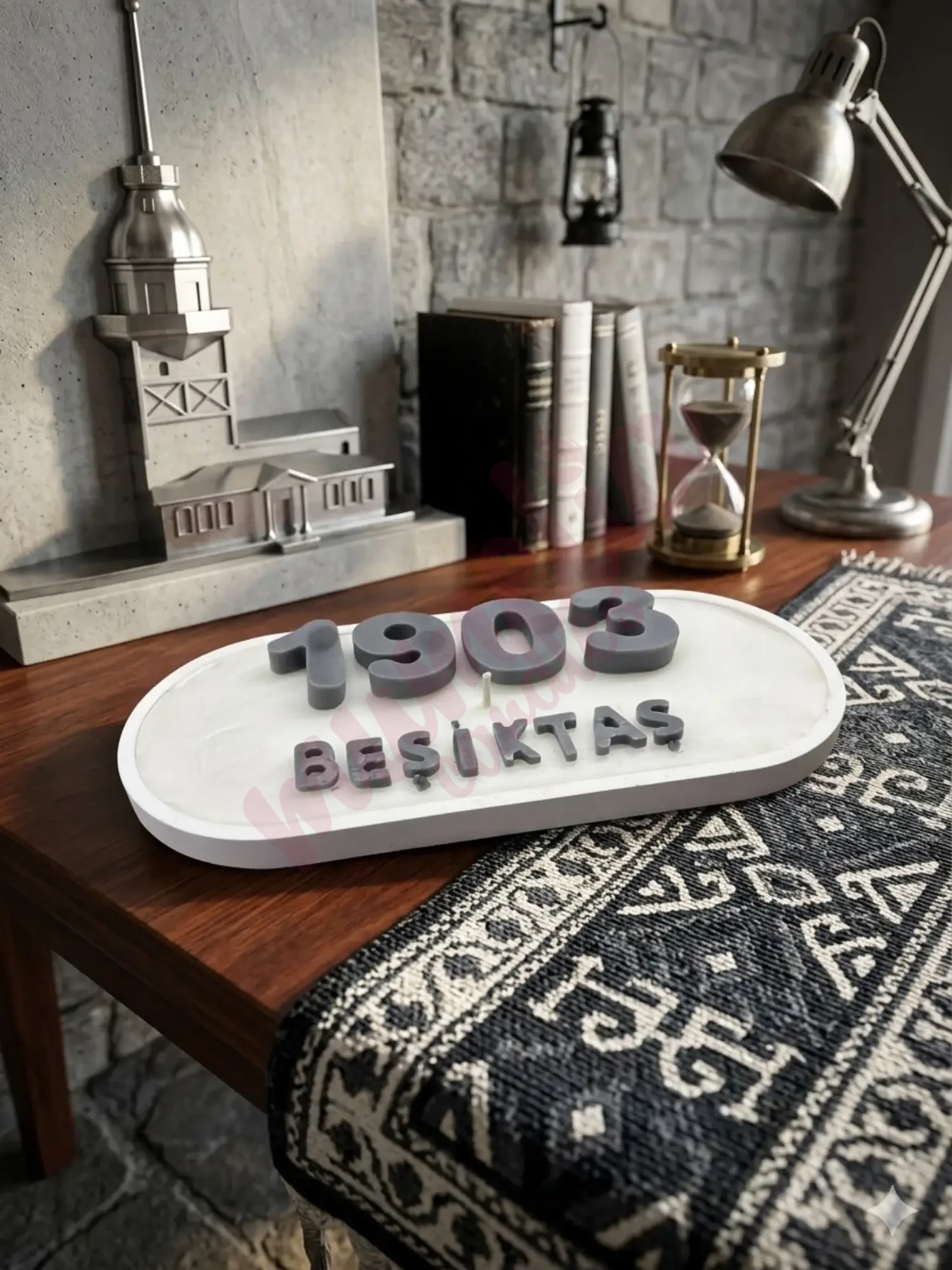 M-PR-1396-2-1-min Karakartal'ın Asaleti 1903 - Doğal Soya Dekoratif Taraftar Mum - Görsel 1